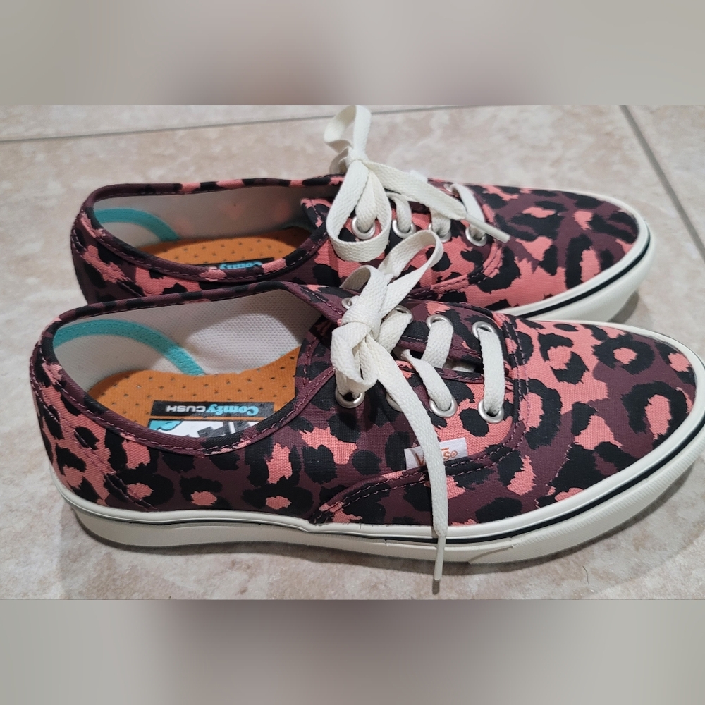 Vans NWOT Lace Up Canvas Shoes
